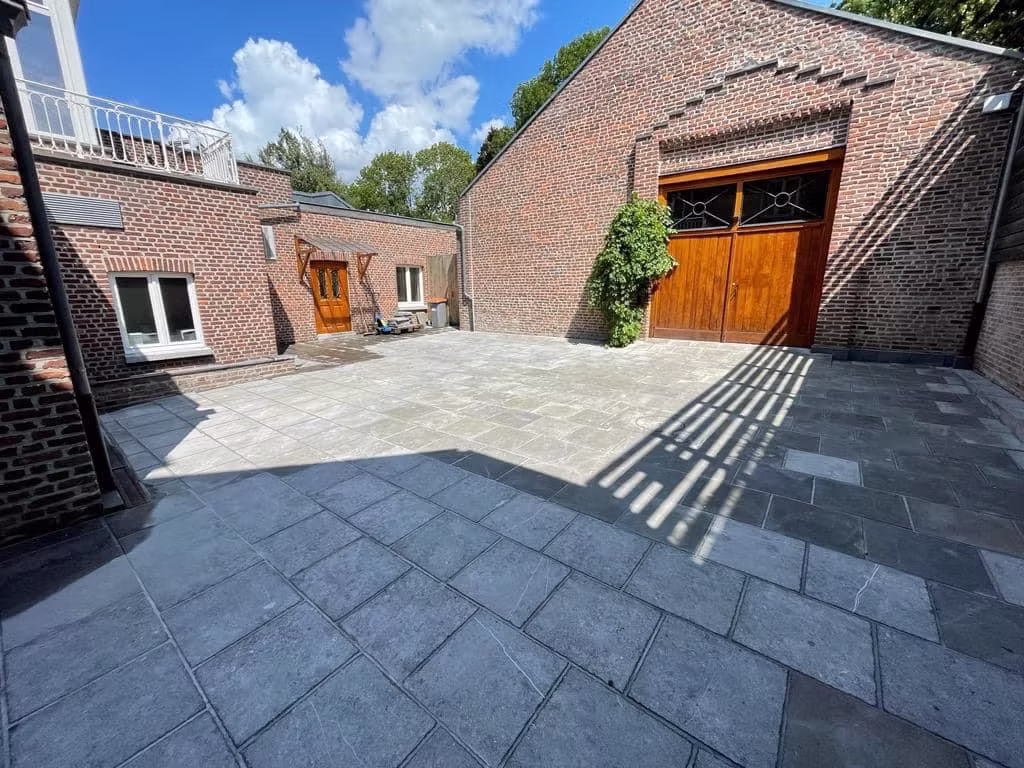 Bijgebouw met nieuwe binnenplaats — Margraten